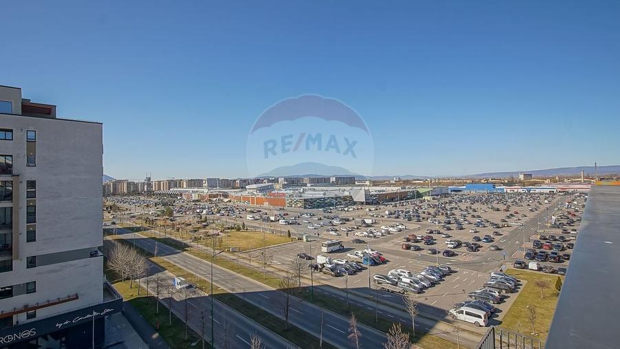Penthouse cu 4 camere decomandat în Tractorul