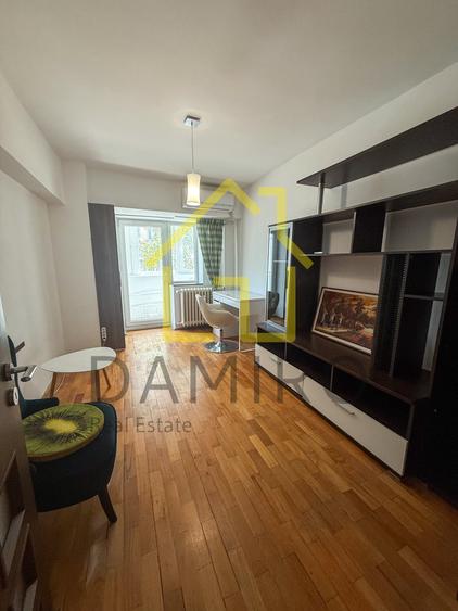 Apartament cu 3 camere decomandat în Libertății