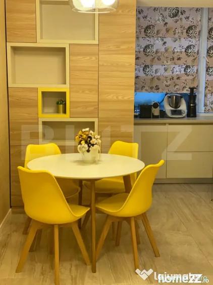 Apartament cu 4 camere semidecomandat în Plopilor