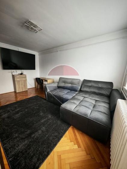 Apartament cu 2 camere decomandat, mobilat în Central