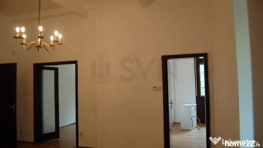 Apartament cu 4 camere decomandat în Primăverii