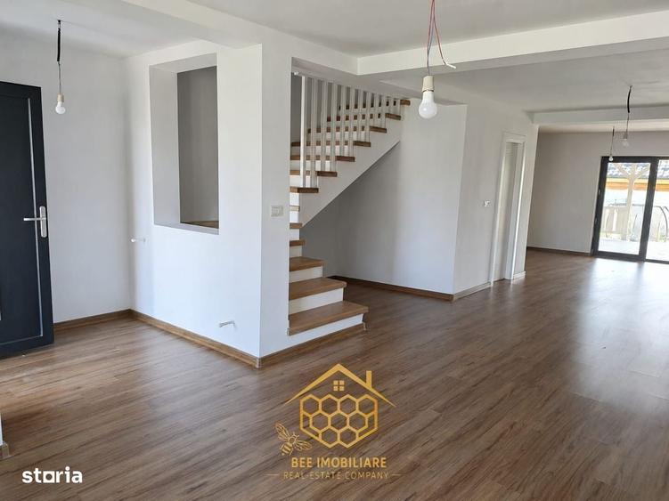 Casă cu 3 camere în Leamna de Jos