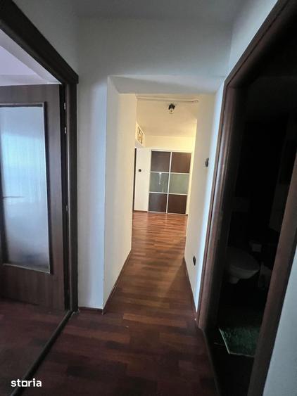 Apartament cu 3 camere decomandat în Delfinariu