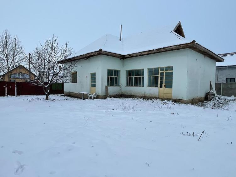 Casă individuală cu 2 camere cu Canalizare în Tomnatic