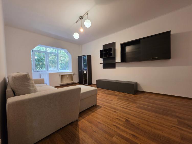 Apartament cu 3 camere decomandat în Dristor