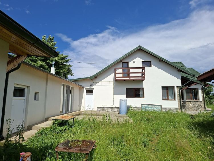 Casă cu 4 camere cu Teren 1405 Mp în Urleta