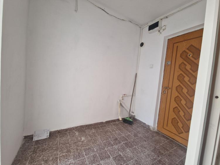 Garsonieră decomandată în Sud