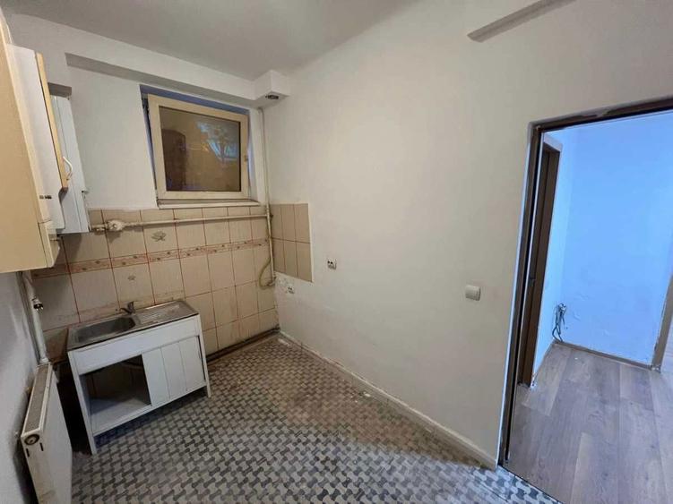Apartament cu 3 camere decomandat în Știrbei Vodă