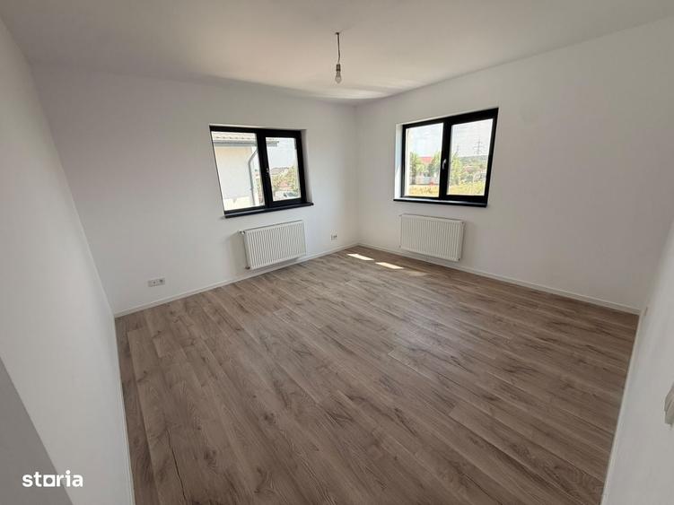 Casă cu 4 camere în Balotești