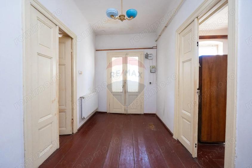 Casa + teren de vanzare in centrul Pite?tiului, Strada Egalita?ii - 5
