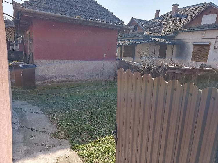 Casă cu Teren 300 Mp în Gheorghe Doja
