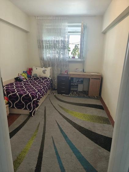 Apartament cu 3 camere decomandat în Pantelimon