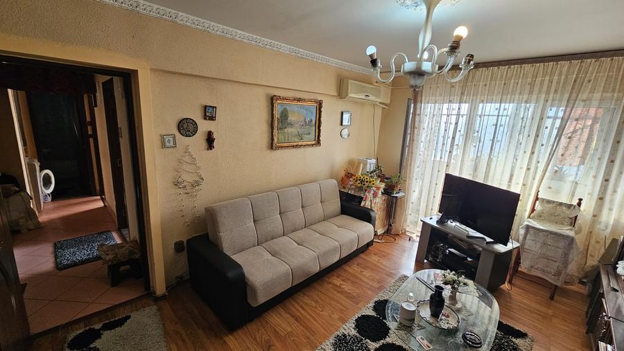Apartament cu 2 camere decomandat în B-dul București