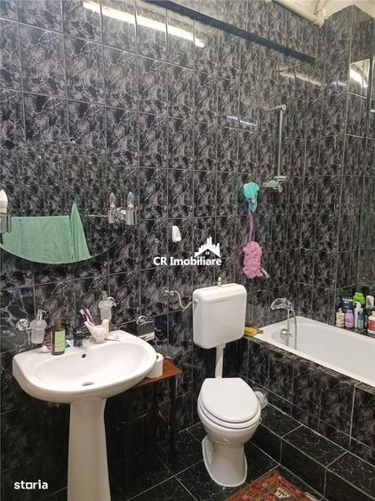 Apartament cu 4 camere semidecomandat în Ultracentral