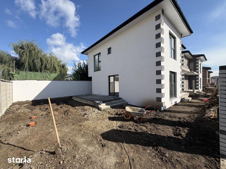 Casă cu 4 camere cu Teren 250 Mp în Central