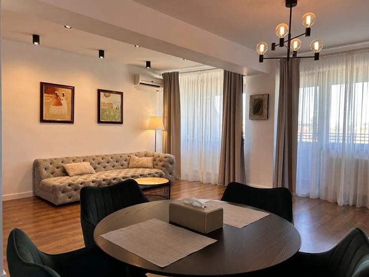 Apartament cu 3 camere semidecomandat, mobilat în Parcul Carol