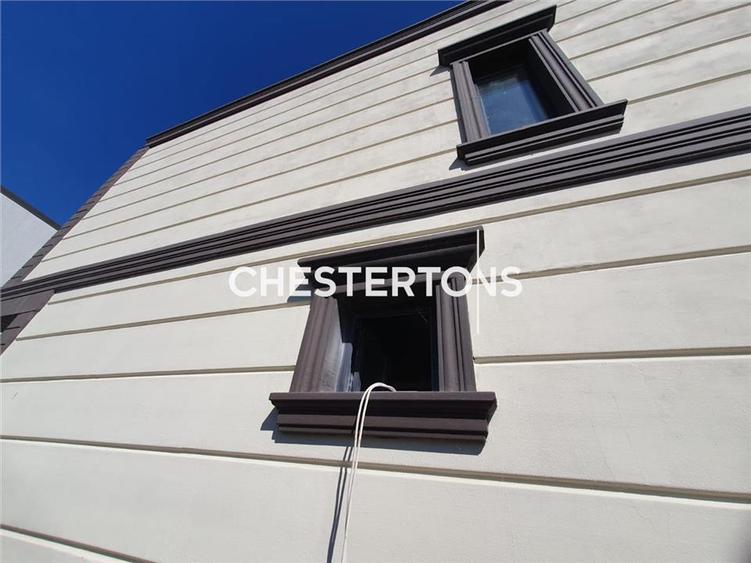 Duplex cu 8 camere cu Teren 318 Mp în Exterior Sud