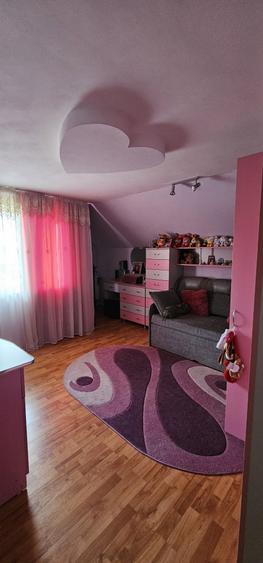 Casă individuală cu 4 camere cu Canalizare în Comănești