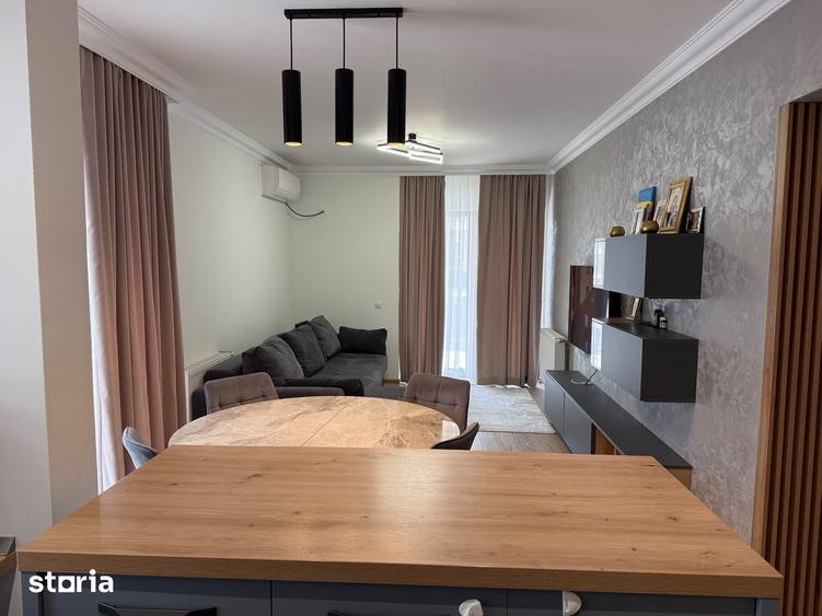 Apartament cu 4 camere în Drumul Taberei