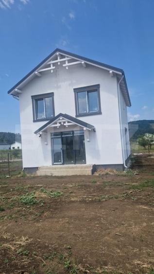 Casă individuală cu 4 camere cu Canalizare în Hărman