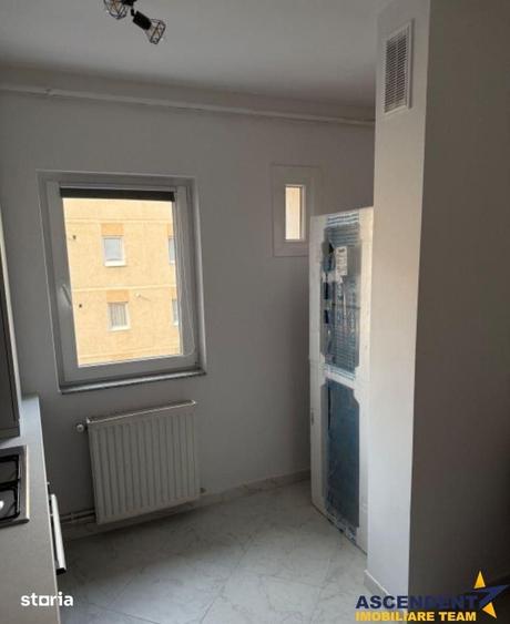 Apartament cu 3 camere decomandat în Tractorul