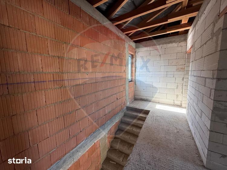 Casă cu 5 camere cu Teren 343 Mp în Podgoria
