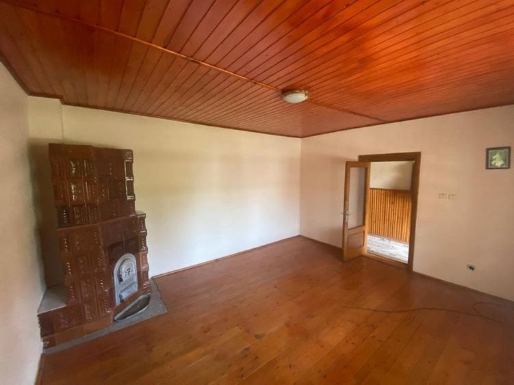 Casă individuală cu 6 camere cu Teren 412 Mp în Moroeni