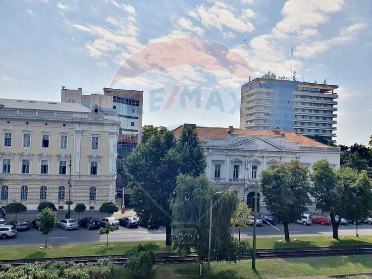 Apartament spatios de vanzare in Palatul Neuman, ultracentral. - 3