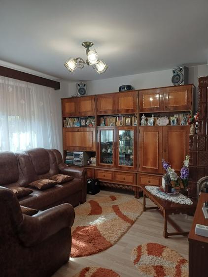 Casă cu 3 camere în Romanești