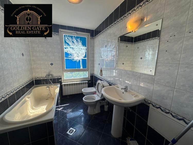 Apartament cu 4 camere decomandat în Universitate