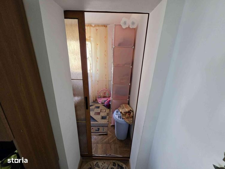 Apartament cu 3 camere în Petrișor