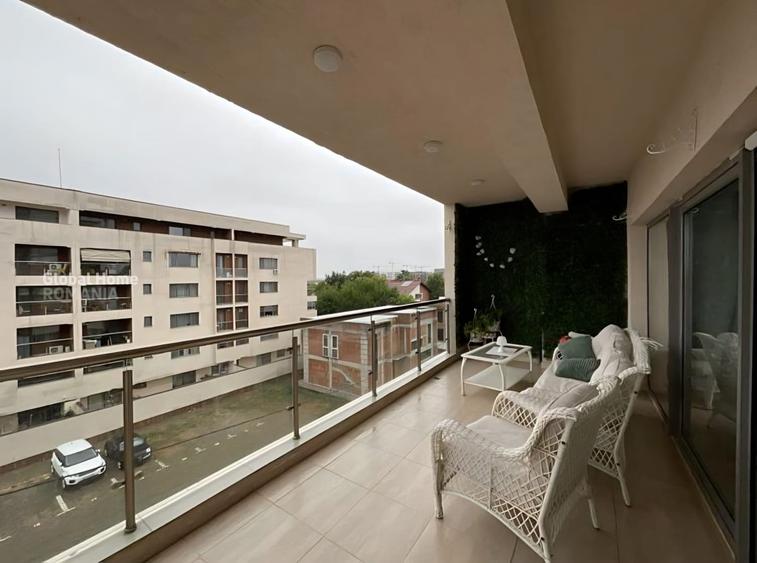 Apartament cu 4 camere semidecomandat, mobilat în Pipera