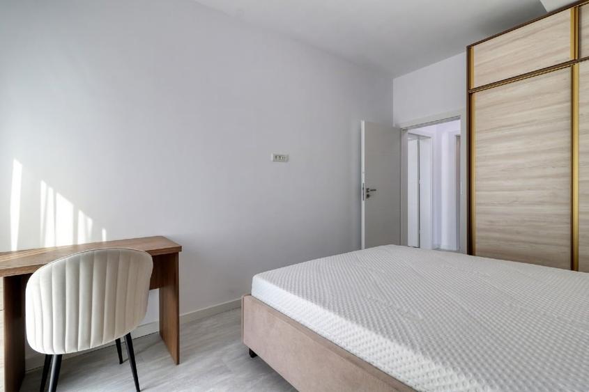 Apartament cu 3 camere decomandat, mobilat în Decebal