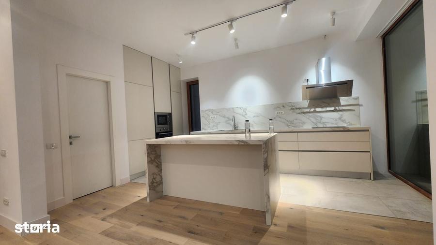 Casă cu 6 camere cu Teren 425 Mp în Central