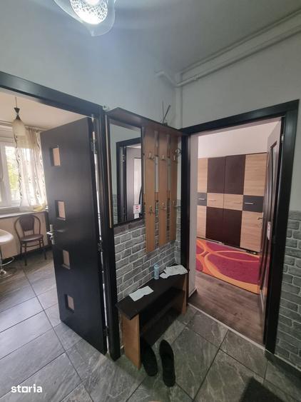 Apartament cu 3 camere decomandat în Podu Roș