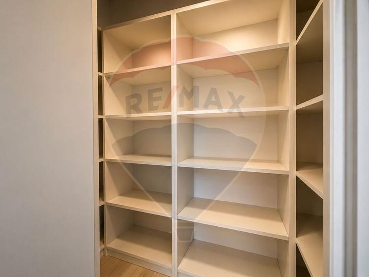 Apartament cu 3 camere, mobilat în Dacia