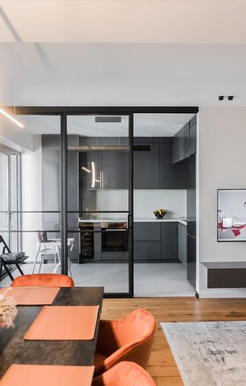 Apartament cu 3 camere decomandat în P-ța Victoriei