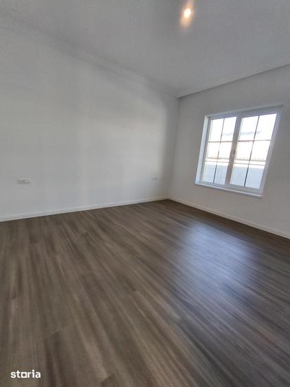Casă cu 4 camere cu Teren 668 Mp în Sânandrei