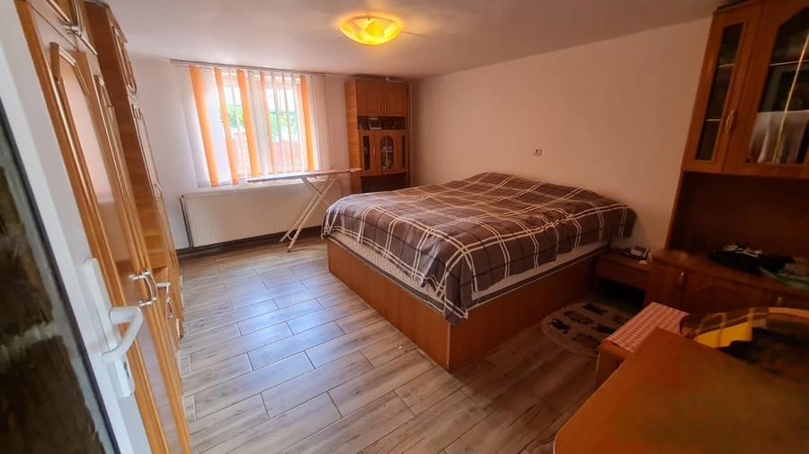 Casă cu 5 camere cu Teren 450 Mp în Trei Stejari