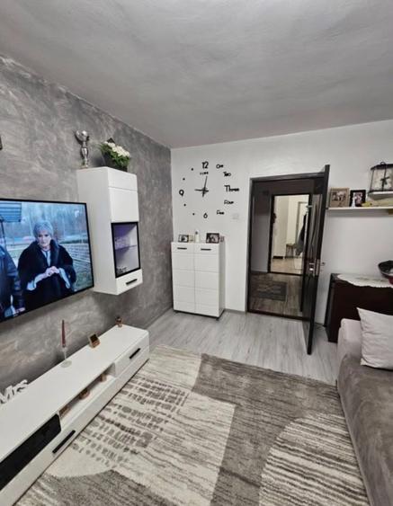 Apartament cu 3 camere decomandat, mobilat în Mircea cel Bătrân