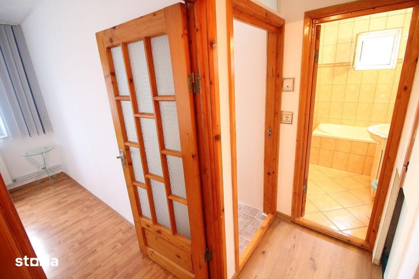 Apartament cu 3 camere decomandat în Micro 17