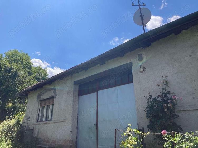 Casă cu 4 camere în Dumbrăvița