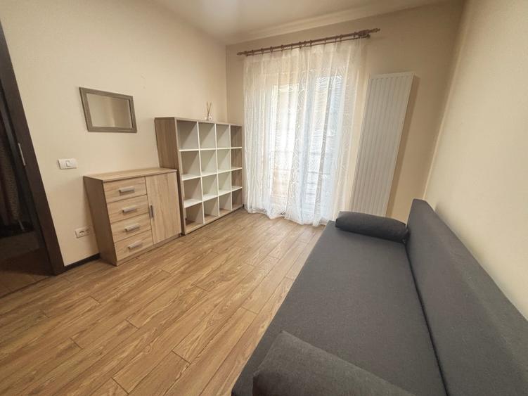 Apartament cu 3 camere semidecomandat, mobilat în Aradului