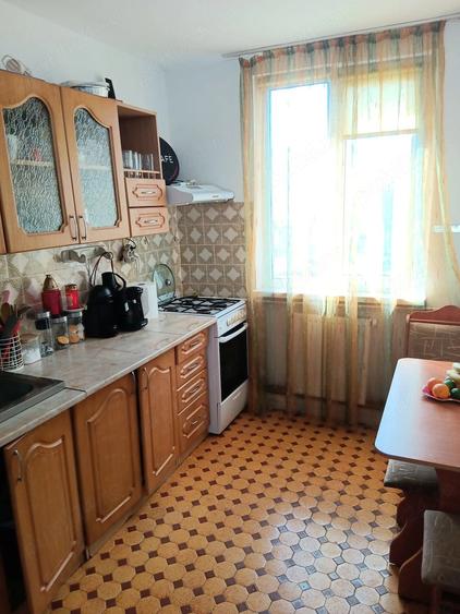 Apartament cu 3 camere decomandat în Calea Romanului