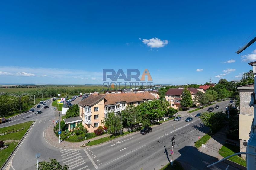 Apartament cu 4 camere decomandat, mobilat în Sud-Vest
