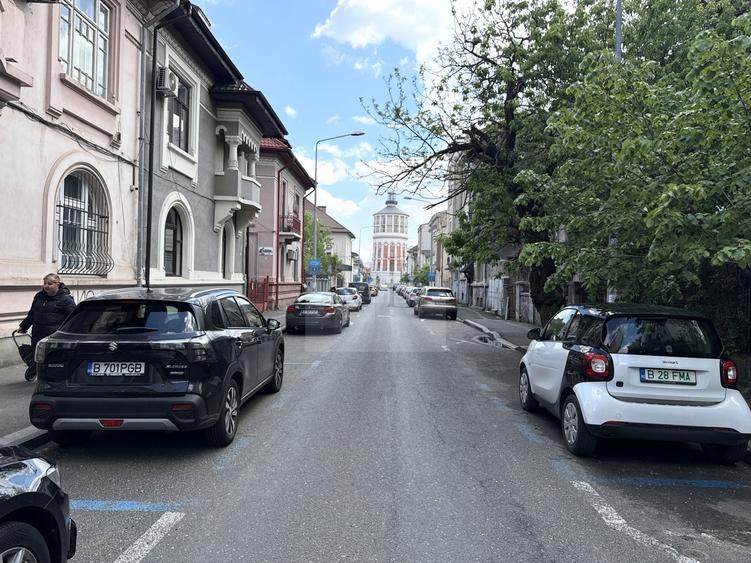 Casă individuală cu 6 camere cu Canalizare în Moșilor