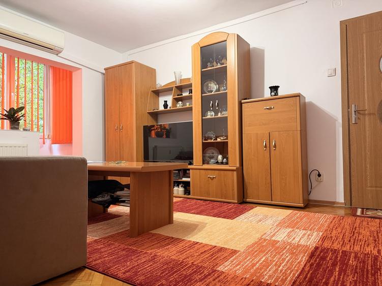 Apartament cu 2 camere semidecomandat, mobilat în Girocului