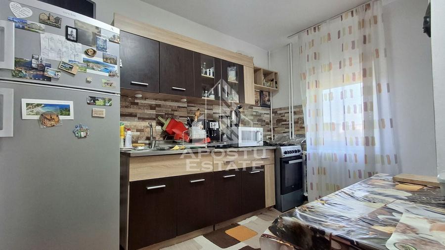 Apartament cu 2 camere semidecomandat, mobilat în Micălaca