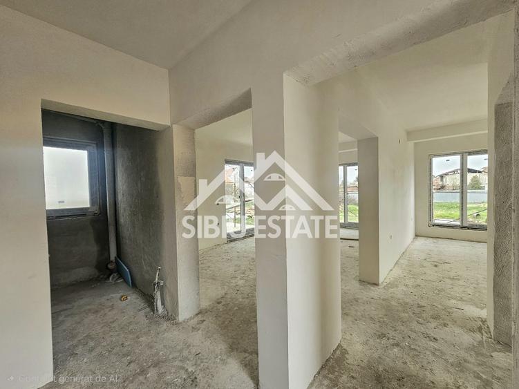 Duplex cu 4 camere cu Canalizare în Exterior Nord