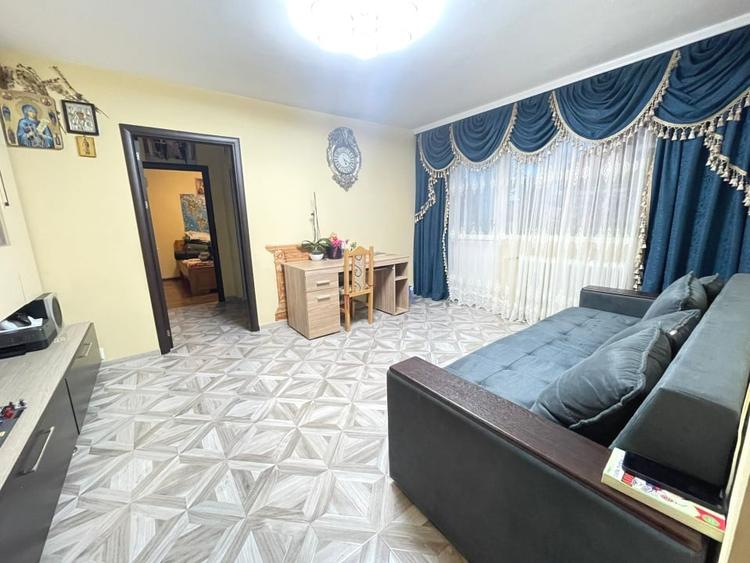 Apartament cu 2 camere semidecomandat, mobilat în Podul de Piatră